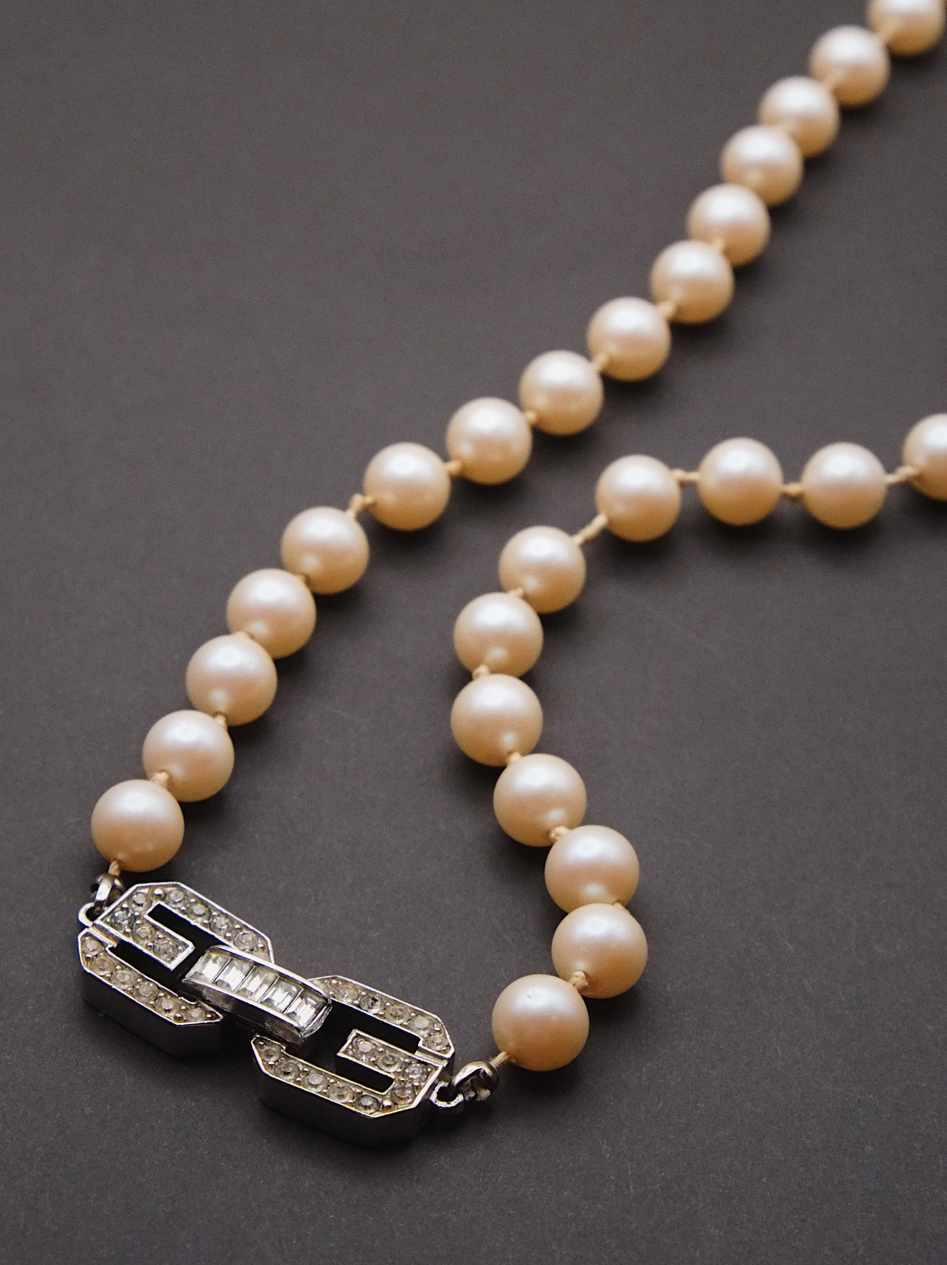 SOLD OUT】GIVENCHY Paris Vintage Gold Tone Choker Necklace Faux Pearl –  Bujor Japan